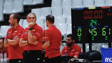 El entrenador de la Selección , Sergio Scariolo, durante un entrenamiento en el Ólimpic de Badalona.