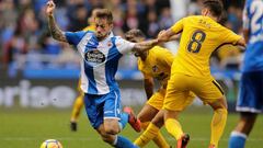 Fede Cartabia controla el bal&oacute;n durante el partido de Liga Santander entre Deportivo de la Coru&ntilde;a y Atl&eacute;tico de Madrid.