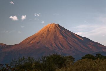 El volcán de Colima lo dice todo en su nombre, está situado en los límites de los estados de Colima y Jalisco