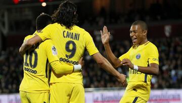 Soccer Football - Ligue 1 - FC Metz vs Paris St Germain - Metz, France - September 8, 2017 Paris Saint-Germain’s Neymar celebrates scoring their third goal with Edinson Cavani and Kylian Mbappe REUTERS/Gonzalo Fuentes