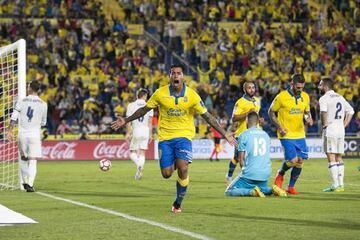 Sergio Araujo celebrates earnign Las Palmas a point against Real Madrid - Los Blancos' second straight draw against a side in yellow.