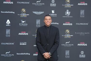 Kylian Mbappe durante la alfombra roja de la I Gala Globe Soccer Europa celebrada en la Costa Esmeralda de Cerdeña.