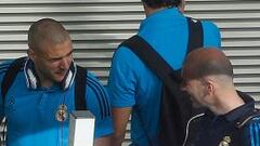 Zidane arropó a Benzema y Varane en el viaje a Nicosia