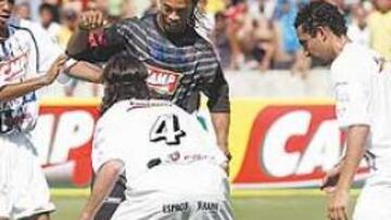 <b>LA SAMBA DE ROBINHO. </b>El futuro crack del Madrid, a la izquierda, se divirtió y fue la estrella del amistoso.