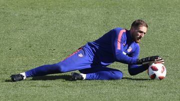 Oblak, durante un entrenamiento del Atl&eacute;tico.