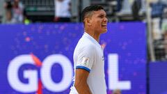 El p&iacute;vot que se llev&oacute; dos goles en el juego ante Bielorrusia sali&oacute; en la recta final por una lesi&oacute;n en la rodilla y est&aacute; en duda qu&eacute; tan r&aacute;pida pueda ser su recuperaci&oacute;n.