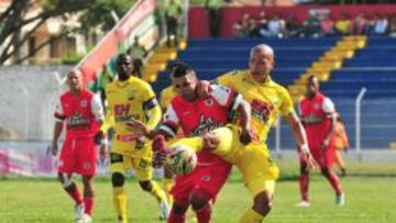 &#039;Ganiza&#039; Ortiz (derecha) en un partido ante Cortulu&aacute;. 