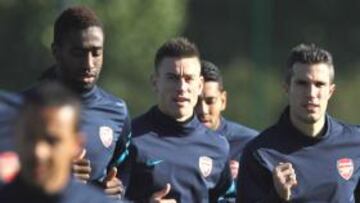 <b>CONFIADOS. </b>Djorou, Koscielny y Van Persie piensan en ganar.