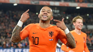 Soccer Football - UEFA Nations League - League A - Group 1 - Netherlands v France - De Kuip, Rotterdam, Netherlands - November 16, 2018  Netherlands&#039; Memphis Depay celebrates scoring their second goal