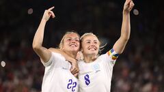 Wubben-Moy y Williamson, con el brazalete arcoíris, durante la Eurocopa.