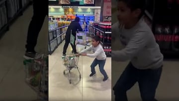 Sus papás le regalan un minuto para elegir lo que quiera en el supermercado y el resultado ya es viral en TikTok