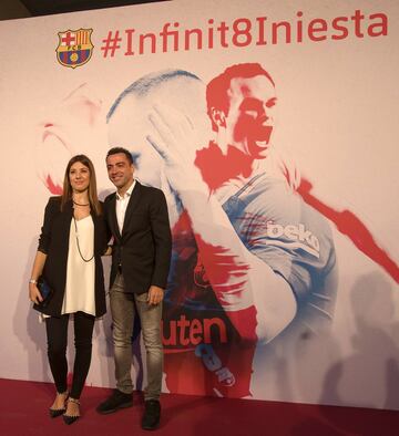 Xavi Hernández y esposa. 