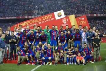 Un fantástico partido de Leo Messi le dio el título a un Barça gris. Irreprochable Alavés, que llegó a empatar y peleó hasta el final en el último partido oficial en el Calderón