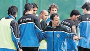 <b>MUCHOS CAMBIOS. </b>El Deportivo cambiará este año de entrenador y casi media plantilla podría abandonar el club.