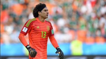 El representante del portero mexicano comentó que el presidente del Stándard de Lieja no lo dejó salir al fútbol italiano.