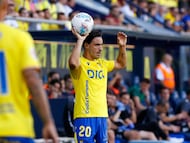 Iza Carcelén en el encuentro que enfrentaba al Cádiz ante el Eibar en la jornada 4 de la Liga Hypermotion.