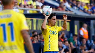 Iza Carcelén en el encuentro que enfrentaba al Cádiz ante el Eibar en la jornada 4 de la Liga Hypermotion.