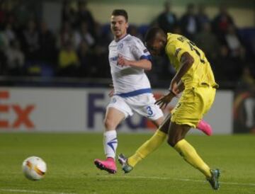 Maksim Vitus y Cedric Bakambu.