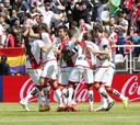 Miku marca el gol 700 del Rayo y deja en el pozo al Almería