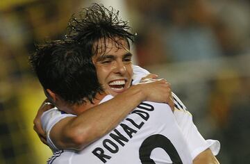 Marc¨® su primer gol en partido oficial con el Real Madrid en la cuarta jornada de La Liga frente al Villarreal en septiembre de 2009.