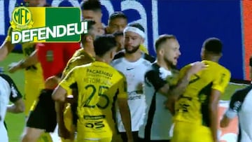 Depay se la jugó y erró el penal: Sus rivales se enfurecen