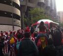 Espectacular recibimiento al Atlético al llegar al Bernabéu
