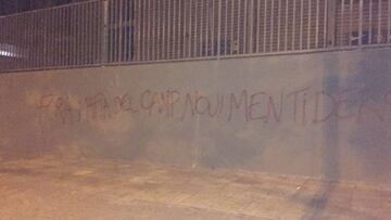 Pintadas contra Rosell y Bartomeu: “Cobardes, falsos”