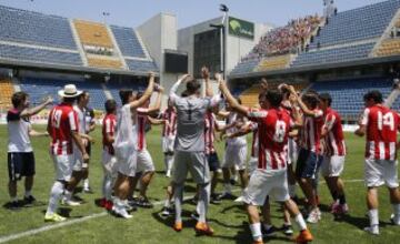 Los jugadores del Bilbao Athletic B celebran el ascenso a Segunda. 