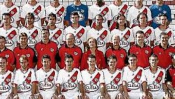 <b>DE PUNTA EN BLANCO. </b>La plantilla del Rayo posó ayer para la foto oficial de la temporada.