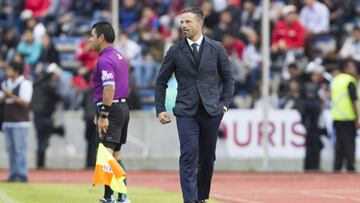 El entrenador de los Lobos considera que la Liga MX debe de aplicar el reglamento con los rojinegros y quitarle puntos al no jugar ante Tigres.