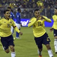 Teo-Bacca en la delantera y Guarín capitán de Colombia