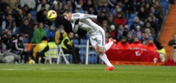 1-0. James anotó el primer gol del partido.