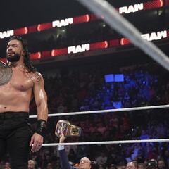 Roman Reigns toma Raw