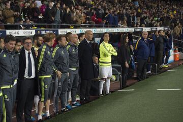 La primera prueba de fuego para Zidane fue la visita al Camp Nou días después del fallecimiento de Johan Cruyff. Con emotivos actos y el tradicional ambiente en un Clásico, los blancos supieron adaptarse a la situación de ir por detrás en el marcador y perder a Sergio Ramos en el último tramo al ser expulsado por doble amonestación: dejó el dominio del balón a los azulgrana y supo explotar sus ocasiones. Además, otras de sus armas fueron su capacidad de reacción y su fe en la victoria. Zidane había dotado a su equipo de una fuerte personalidad trasladada al campo en las figuras de Cristiano, Modric, Ramos, Casemiro y Kroos...