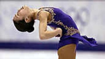 La estadounidense Michelle Kwan realiza su ejercicio del programa corto de patinaje artístico.