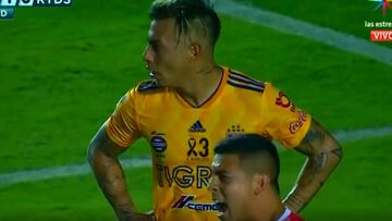 ¡Arquero mexicano evitó un gol de Edu Vargas con la cara!