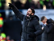 Soccer Football - Premier League - Leeds United v Manchester United - Elland Road, Leeds, Britain - January 4, 2026 Manchester United manager Ruben Amorim reacts REUTERS/Chris Radburn EDITORIAL USE ONLY. NO USE WITH UNAUTHORIZED AUDIO, VIDEO, DATA, FIXTURE LISTS, CLUB/LEAGUE LOGOS OR 'LIVE' SERVICES. ONLINE IN-MATCH USE LIMITED TO 120 IMAGES, NO VIDEO EMULATION. NO USE IN BETTING, GAMES OR SINGLE CLUB/LEAGUE/PLAYER PUBLICATIONS. PLEASE CONTACT YOUR ACCOUNT REPRESENTATIVE FOR FURTHER DETAILS..