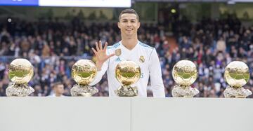 Cristiano Ronaldo ofreció su quinto Balón de Oro a la afición