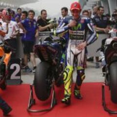 La dirección de la carrera debate si sanciona o no a Rossi