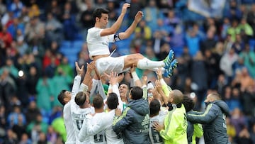 MADRID, SPAIN - MAY 08: Alvaro Arbeloa of Real Madrid is thrown in the air by his teammates after playing his last match for Real during the La Liga match between Real Madrid CF and Valencia CF at Estadio Santiago Bernabeu on May 8, 2016 in Madrid, Spain. (Photo by Denis Doyle/Getty Images)
