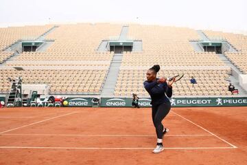 Serena Williams gets in some practice ahead of the French Open