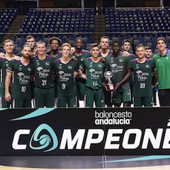 El Unicaja abrasa a triples al Betis y es campeón de Andalucía