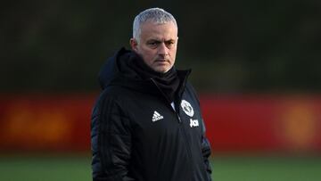 Mourinho avoids UEFA ban after water bottle antics