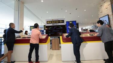 Crean unos mandos gigantes de NES de 2 metros de largo