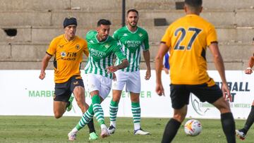 V&iacute;ctor Camarasa, ante el Wolves.