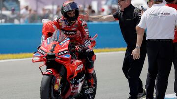 MotoGP - Spanish Grand Prix - Circuito de Jerez, Jerez, Spain - April 28, 2024 Ducati Lenovo Team's Francesco Bagnaia celebrates winning the race REUTERS/Jon Nazca