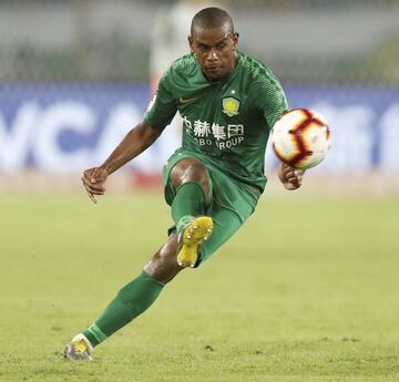 El pivote brasileño está cedido en el Beijing Guoan por el Spartak Moscú por 5,4 millones de euros.