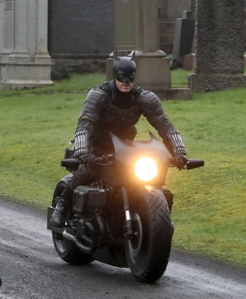 Filtrado el traje del Batman de Robert Pattinson en el rodaje