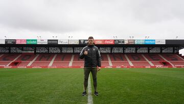 Alessio Lisci posa para AS sobre el césped de Anduva.