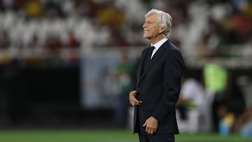 Colombia&#039;s soccer coach Jose Pekerman gestures from the sidelines of a friendly soccer game with Brazil at Nilton Santos stadium in Rio de Janeiro, Brazil, Wednesday, Jan. 25, 2017. The match is a tribute to Chapecoense soccer players who died in a plane crash in Colombia last November. (AP Photo/Silvia Izquierdo)
